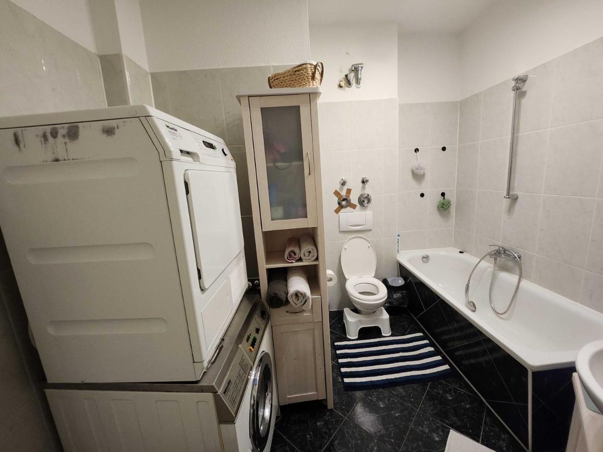 One Private Room Available In A Two Room Apartment In Tegel, 베를린 외부 사진